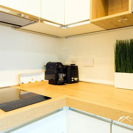 Waterfront Lux| Studio|a/c|parking|gym|wifi By Tilo *